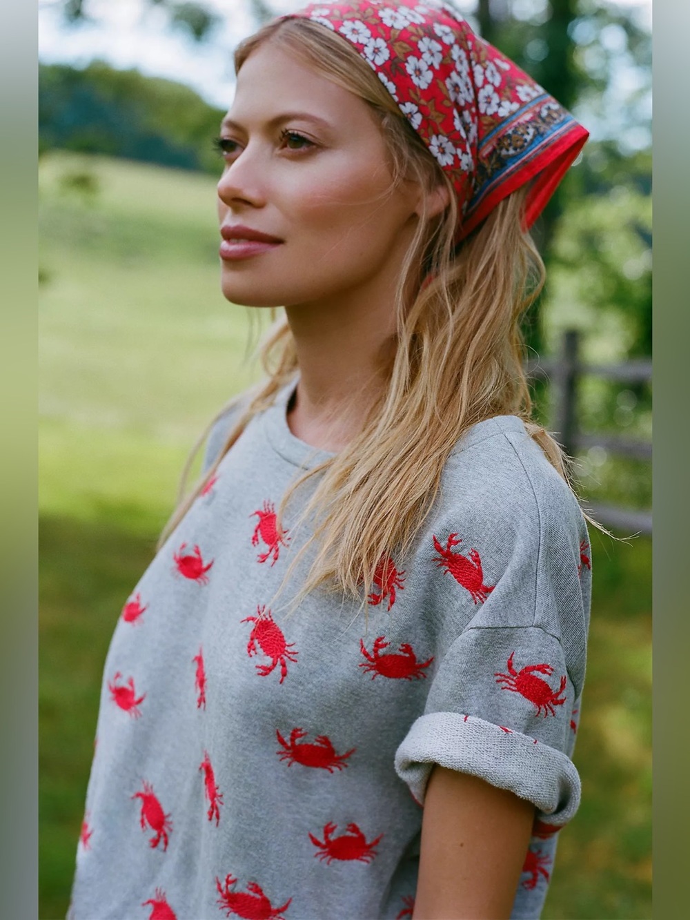 Maeve by Anthropologie Beach Embroidered
Sweatshirt Tee